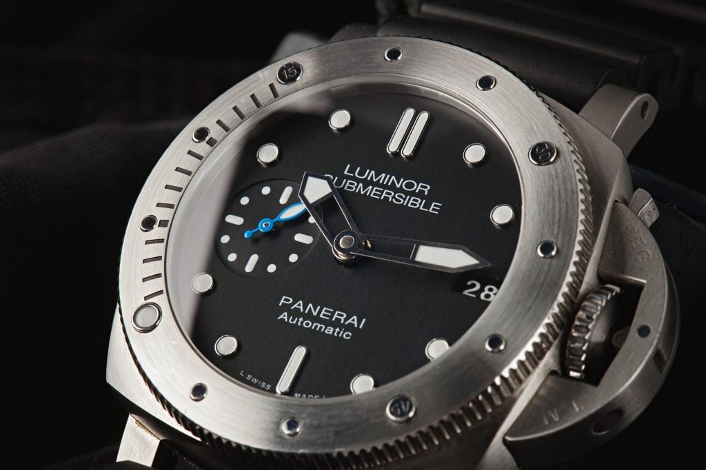 Panerai Submersible 42 Ultimate Buying Guide Luminous Dial